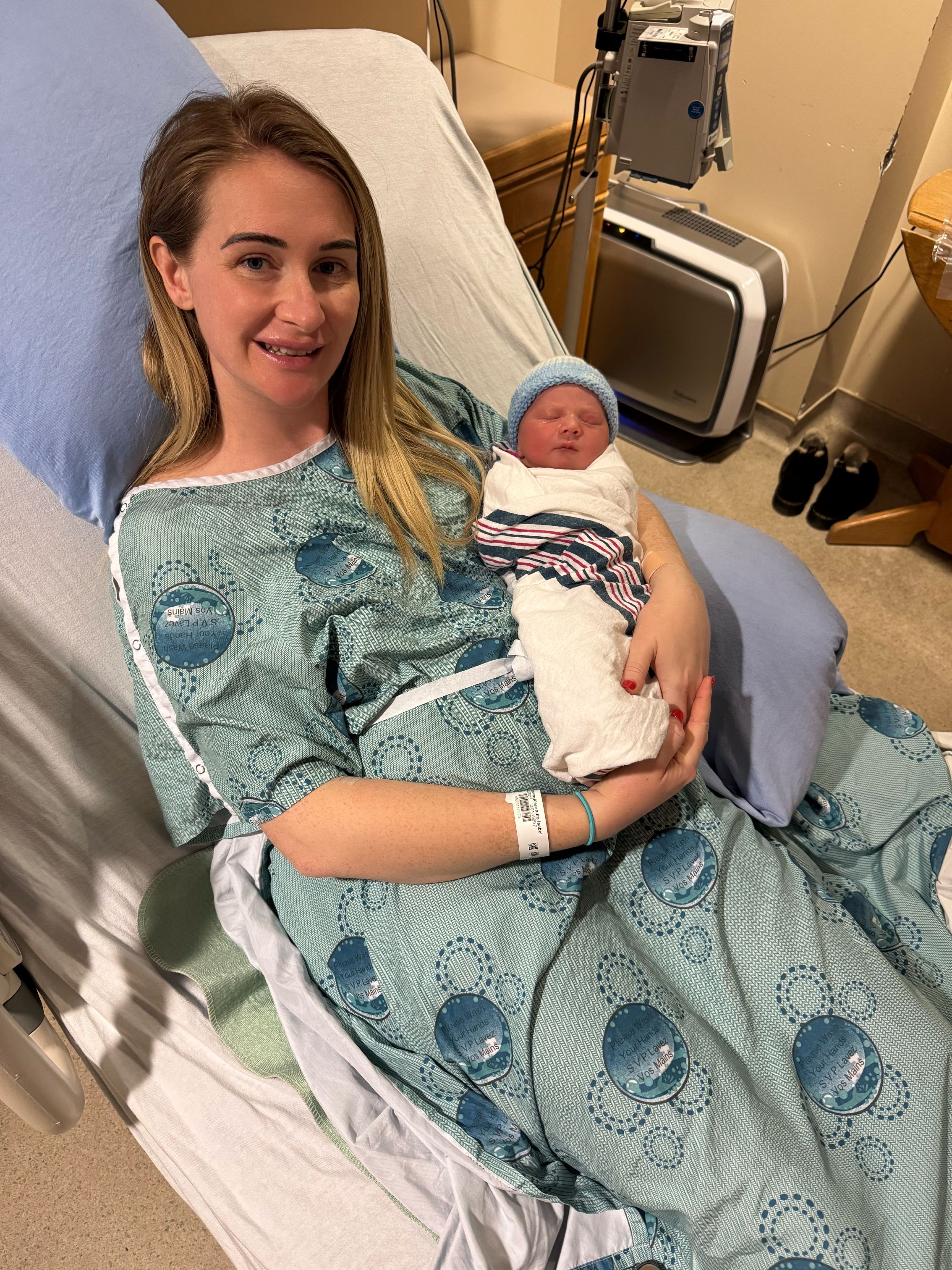 Photo of new mom, Alexandra, and her baby Theo, in their hospital bed.